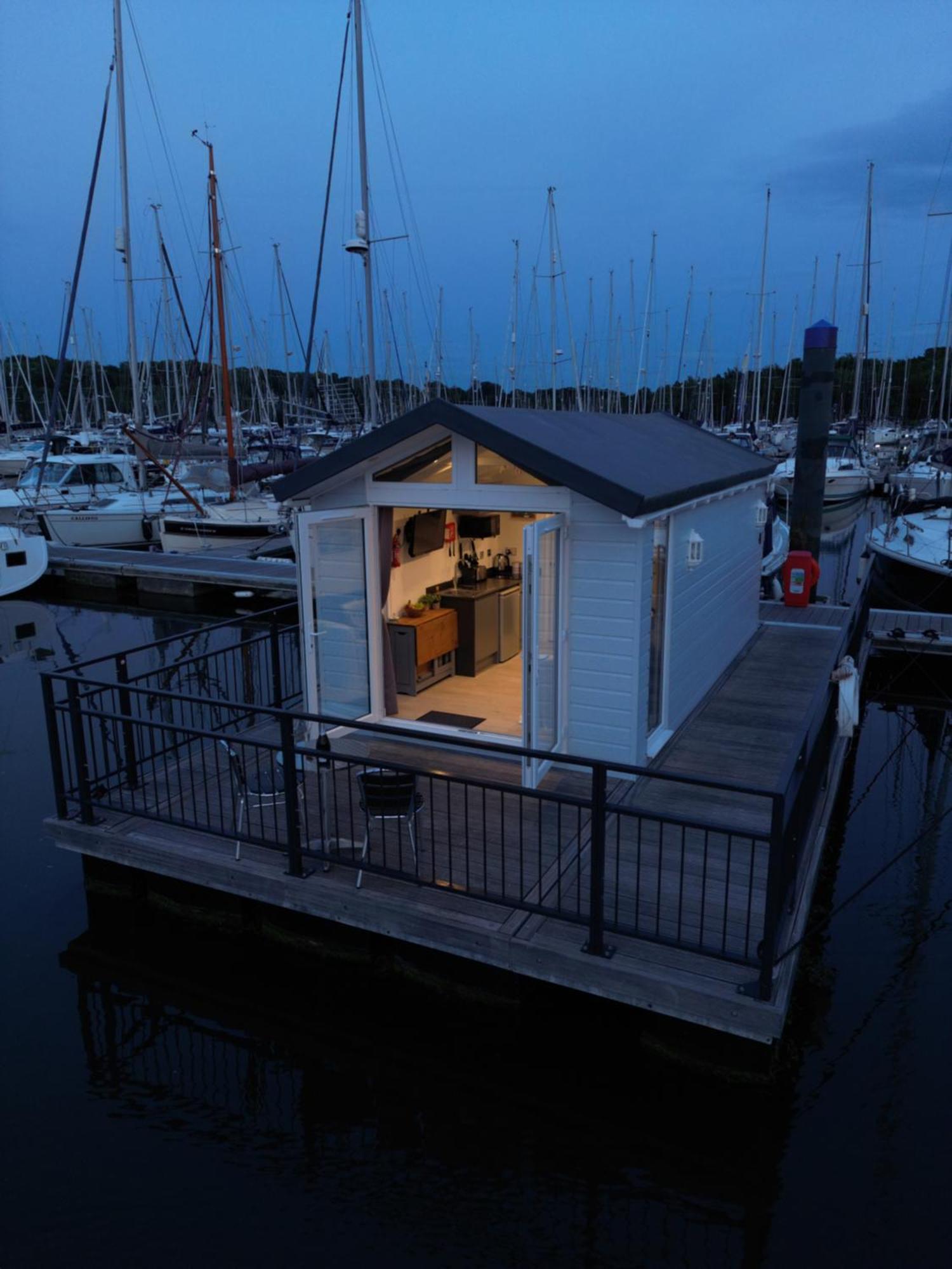 Mercury Yacht Harbour And Holiday Park Bursledon Экстерьер фото