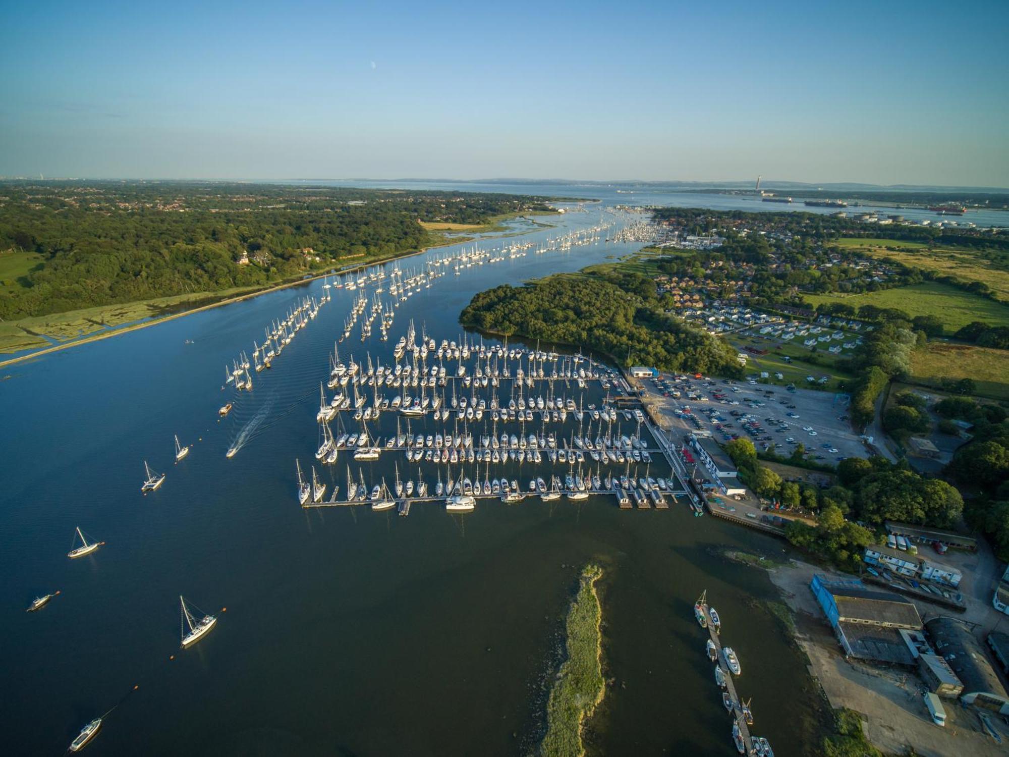 Mercury Yacht Harbour And Holiday Park Bursledon Экстерьер фото