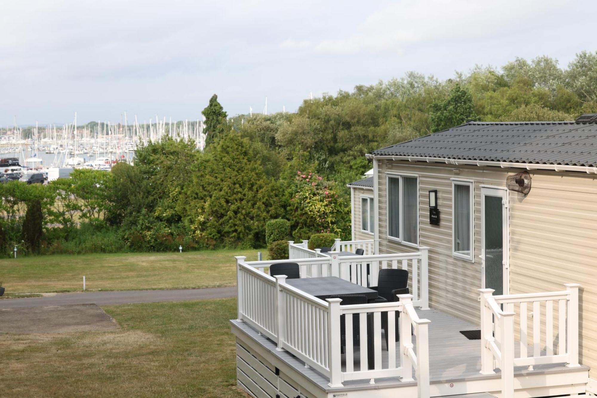 Mercury Yacht Harbour And Holiday Park Bursledon Экстерьер фото