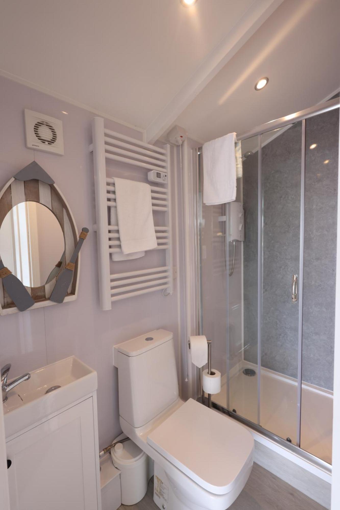 Mercury Yacht Harbour And Holiday Park Bursledon Экстерьер фото